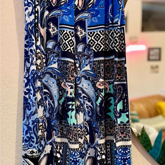 Chico’s Travelers The Ultimate Fit Palazzo Pull-on Pants size 1 multicolored - Picture 2 of 4